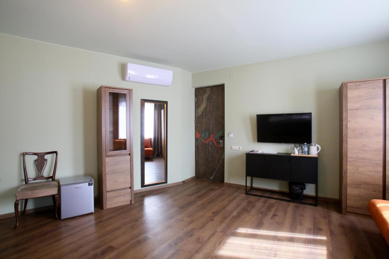 Boutique Kosher Hotel Tourfa Tbilisi Bagian luar foto